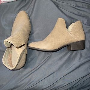 Madden Girl size 9 Boots